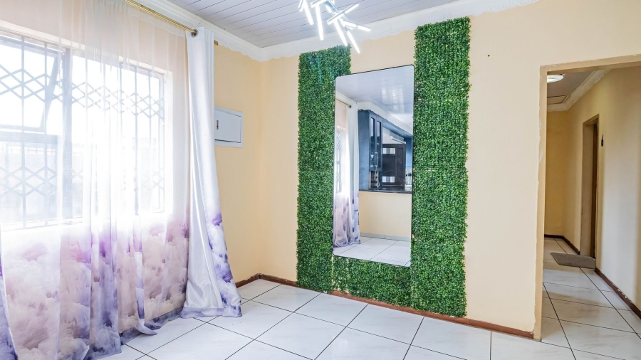 7 Bedroom Property for Sale in Mogwase Unit 4 North West